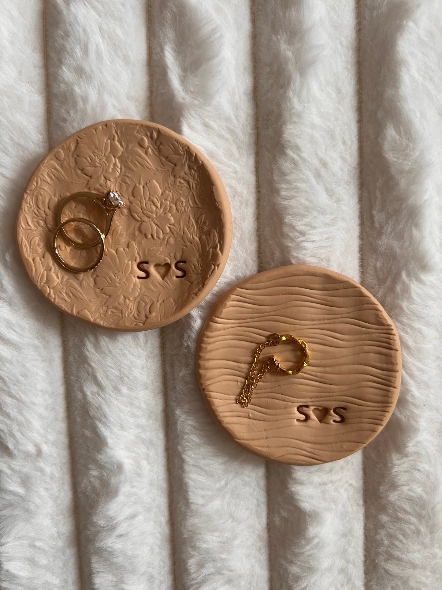 Personalized Rustic Clay Ring Dish – Custom Initials Jewelry Holder in Beige | Floral Engraved or Wavy Texture